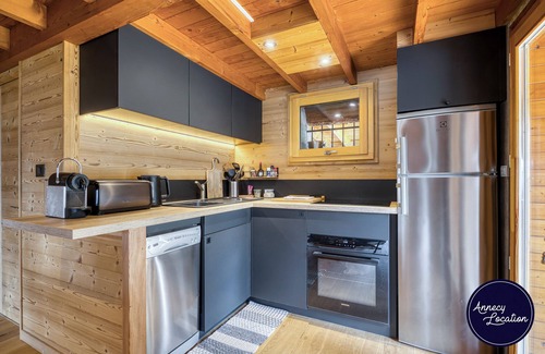 Bluffy Ski Chalet | 🏡 Charming Chalet with Pool – Between Lake and Mountains in Bluffy