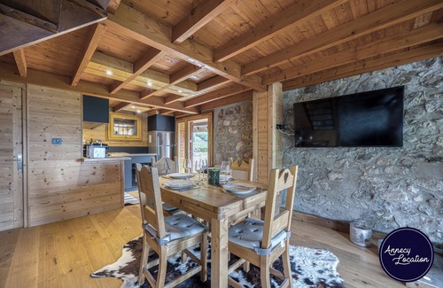 Bluffy Ski Chalet | 🏡 Charming Chalet with Pool – Between Lake and Mountains in Bluffy