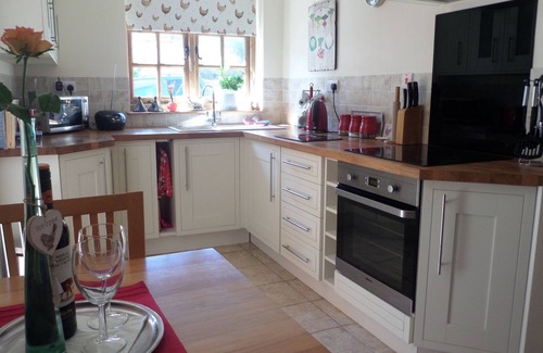 Stokeinteignhead Cottage | Charming Character Cottage in Picturesque Village 5 * rated