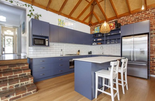 South Fremantle Apartment | Charming Charles – Pet-Friendly Near Cafes & Beaches