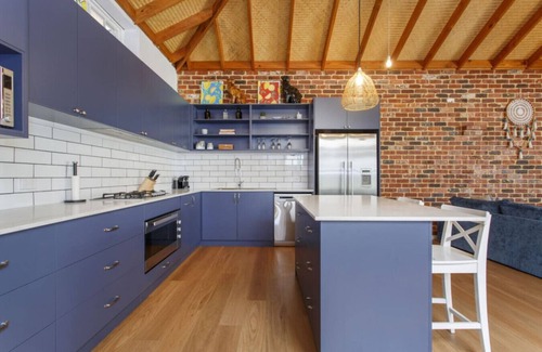 South Fremantle Apartment | Charming Charles – Pet-Friendly Near Cafes & Beaches