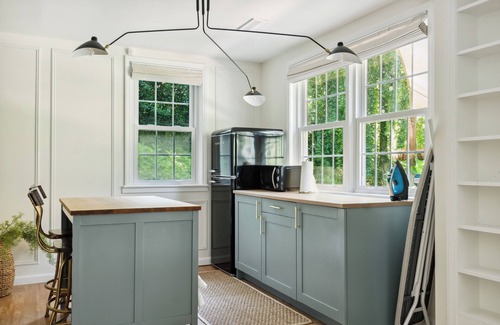 Lake Barcroft House | Charming chateau - huge yard close to DC
