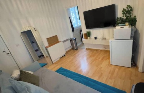 Clichy Apartment | Charming City Retreat