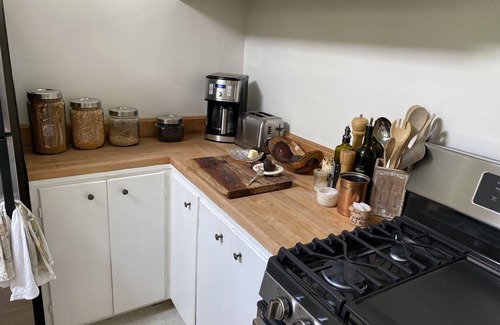 San Anselmo House | Charming Classic Cottage Steps to Downtown!
