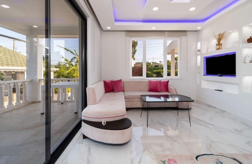 Lara Villa | Charming Classic Villa in Muratpasa