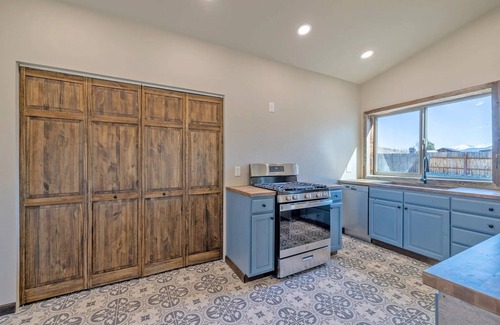 Jefferson County House | Charming, clean mountain home outside Helena, between Yellowstone/Glacier