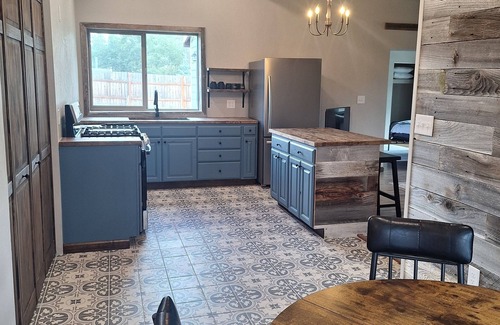 Jefferson County House | Charming, clean mountain home outside Helena, between Yellowstone/Glacier