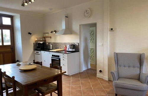 Lavault-Sainte-Anne Cottage | Charming Cottage: Golf, Garden, and Modern Amenities in the Heart of France
