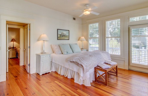 Saint Simons Island Cottage | Charming cottage with covered balcony, incredible views & pool