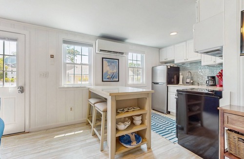 Dennis Port Cottage | Charming coastal cottage with AC, bikes, deck, outdoor shower & grill