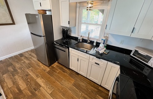 Emerald Isle Apartment | charming coastal dog friendly apartment near the beach