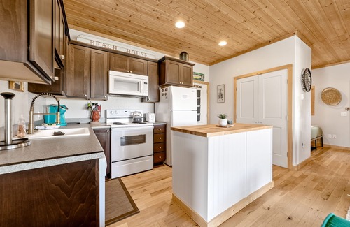 Gold Beach House | Charming coastal home with water views, large covered deck