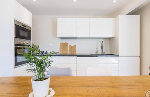 Lingreville Cottage | "Charming Coastal Retreat: Modern Amenities, Enclosed Garden, Close to Beach, Pet-Friendly"