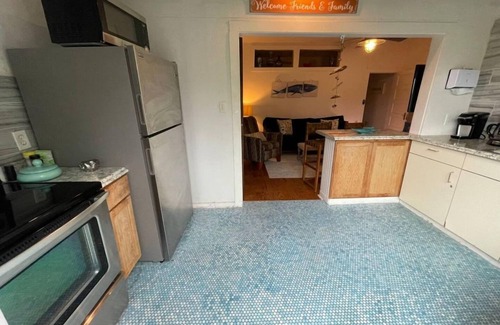 Galveston Condo | Charming Coastal Retreat