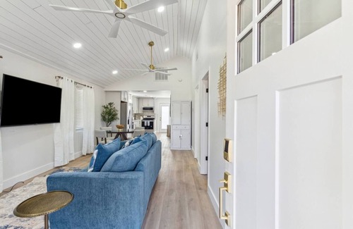 Edisto Island House | Charming coastal getaway just minutes from Edisto Beach! Enjoy a spacious home with a full kitchen, cozy living areas, and peaceful outdoor spaces. Perfect for families, couples, or friends seeking beach days, fishing, and relaxation.