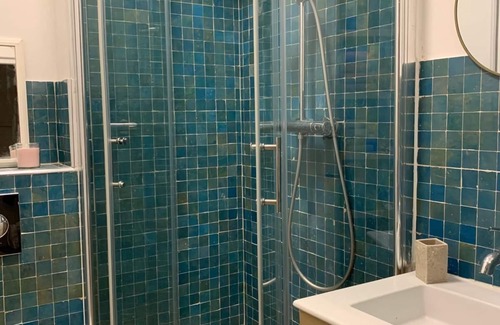 Quartier du Port Apartment | Charming cocoon in the small marsh at the port of Nice.