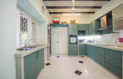 Tanjung Bungah House | Charming colonial bungalow