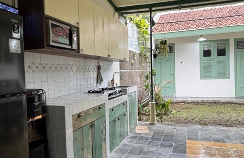Bogor Tengah House | Charming Colonial Home near Botanical Garden