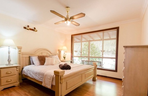 Margaret River House | Charming, Comfortable Rustic Home Away From Home - Walking Distance to CBD