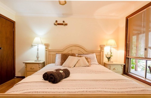 Margaret River House | Charming, Comfortable Rustic Home Away From Home - Walking Distance to CBD