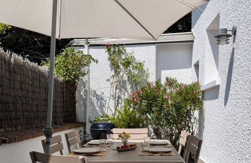 Houlgate House | CHARMING, COMFORTABLE HOUSE - SLEEPS 6 - 100 M FROM BEACH WITH GARDEN