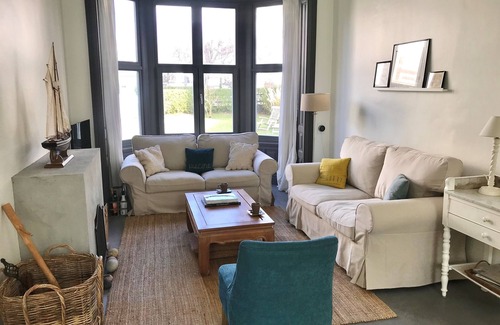 Houlgate House | CHARMING, COMFORTABLE HOUSE - SLEEPS 6 - 100 M FROM BEACH WITH GARDEN