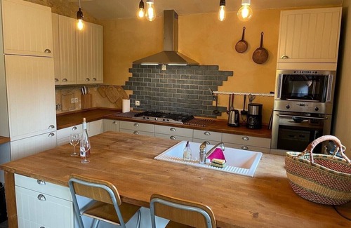 Manaurie Cottage | Charming Comfy 6 person cottage w/private pool & large garden, Les Eyzies