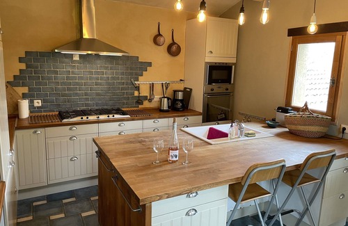 Manaurie Cottage | Charming Comfy 6 person cottage w/private pool & large garden, Les Eyzies