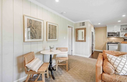Napa Condo | Charming Condo: King Bed, Pool Access, 2 Patios