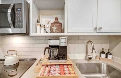 Napa Condo | Charming Condo: King Bed, Pool Access, 2 Patios