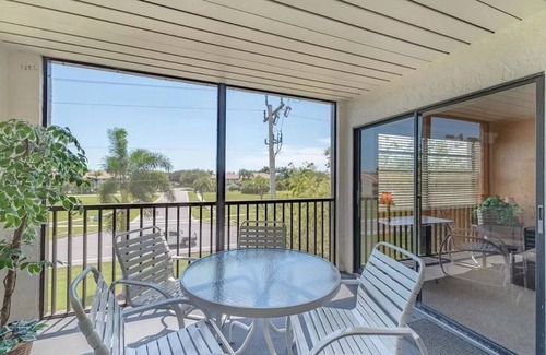 Marco Island Condo | Charming condo near beach
