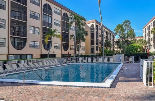 Marco Island Condo | Charming condo near beach