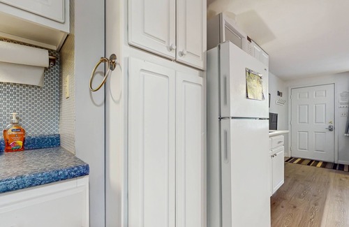 Ogunquit - Wells Condo | Charming condo near the beach with pool, balcony, beach gear, & shared BBQ area