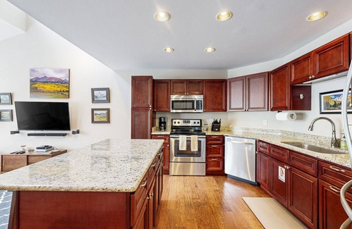Eagle-Vail Condo | Charming condo near outdoor activities, private washer/dryer, free WiFi