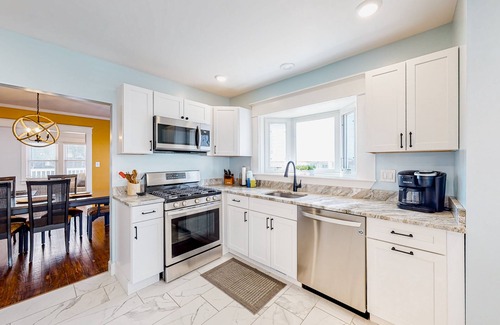 Ocean City House | Charming condo near the beach & boardwalk with grill, patio, central AC & W/D