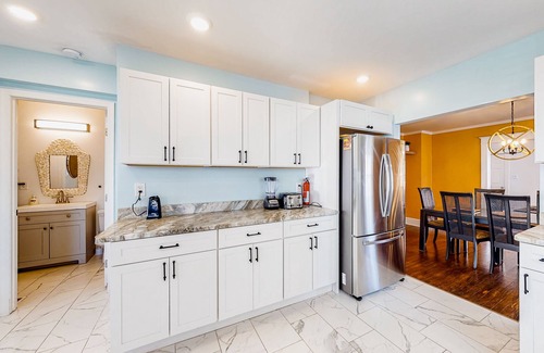 Ocean City House | Charming condo near the beach & boardwalk with grill, patio, central AC & W/D