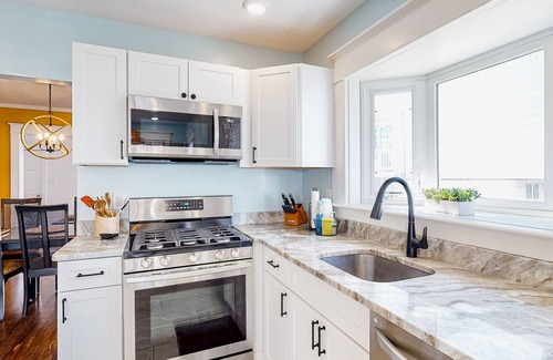 Ocean City House | Charming condo near the beach & boardwalk with grill, patio, central AC & W/D
