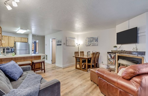 Wolf Creek Condo | Charming condo w/king bed, hot tub, pool, minutes away from world class skiing