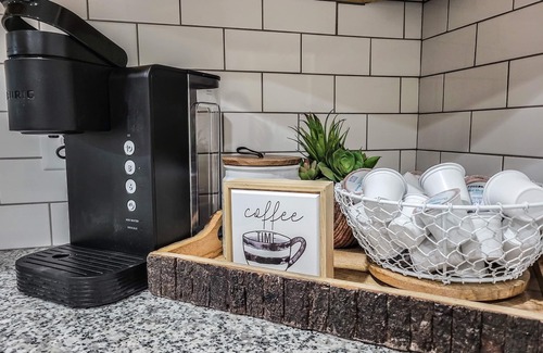 West Jefferson Condo | Charming condo w/Stunning Mountain Views near Downtown WJ