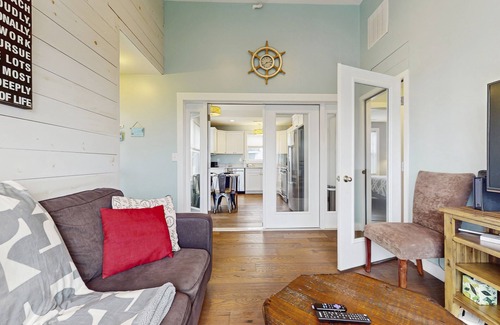 Ogunquit - Wells Condo | Charming condo with outdoor pool, private washer/dryer, partial estuary view