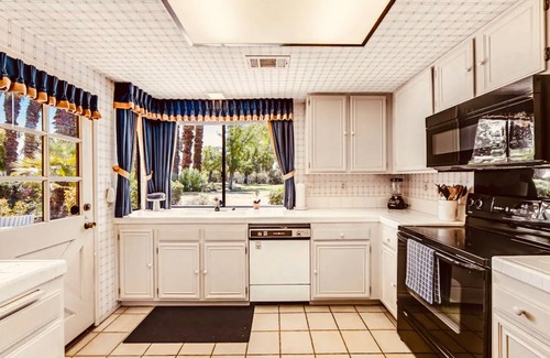 Palm Desert Condo | Charming condo with pool, hot tub, fireplace, wet bar, & W/D