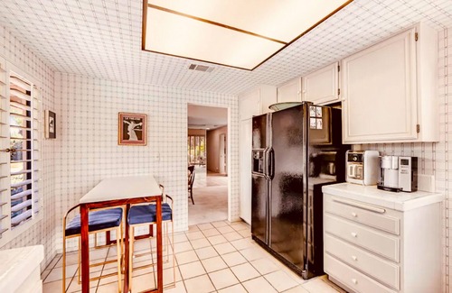 Palm Desert Condo | Charming condo with pool, hot tub, fireplace, wet bar, & W/D