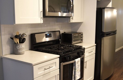 Warren House | Charming, convenient 4BR in the Heart of Howland.
