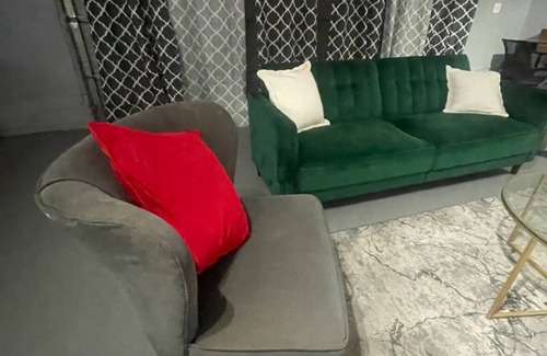 Downtown Los Angeles Apartment | Charming Converted Garage Studio in the Heart of Downtown LA