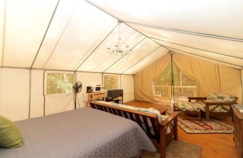 Copperhill House | Charming Copperhill Accommodation Ideal for Glamping in Tennessee
