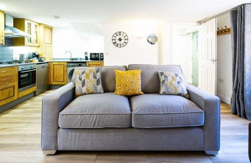 Falmouth Cottage | Charming Cornish cottage with private hot tub/shared pool, nr Falmouth/Helford