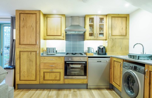 Falmouth Cottage | Charming Cornish cottage with private hot tub/shared pool, nr Falmouth/Helford