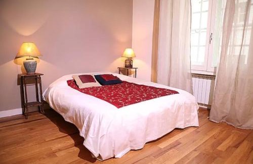 Quartier Sainte-Avoye Apartment | Charming Cosy Triplex in Trendy Marais