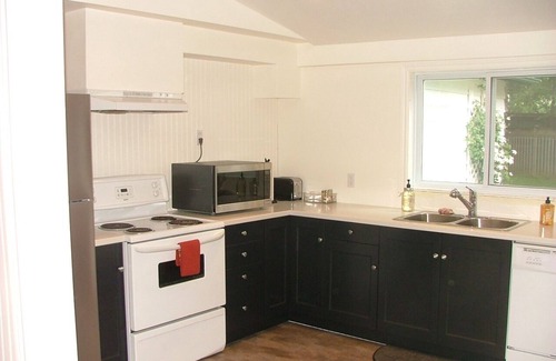 Historic Old Town Cottage | Charming Cottage With Stone Fireplace