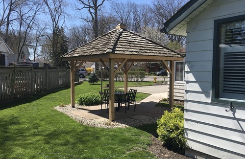 Historic Old Town Cottage | Charming Cottage With Stone Fireplace